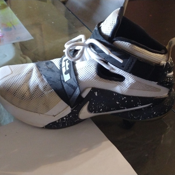 White lebrons - Picture 2 of 3